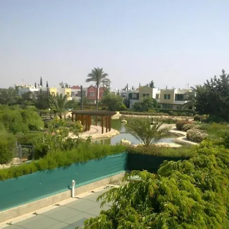 Poseidon Gardens - Beachfront Spacious * Larnaca