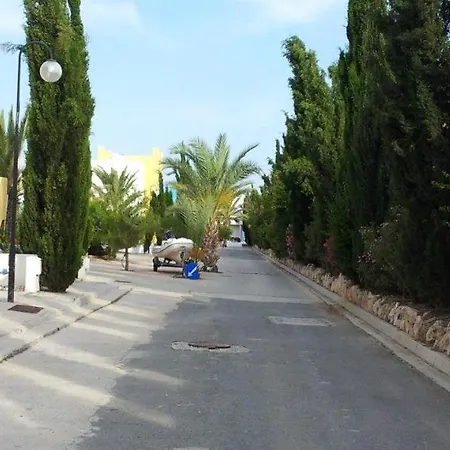 Apartmán Poseidon Gardens - Beachfront Spacious Larnaca