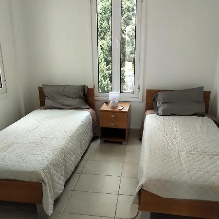 Poseidon Gardens - Beachfront Spacious Larnaca