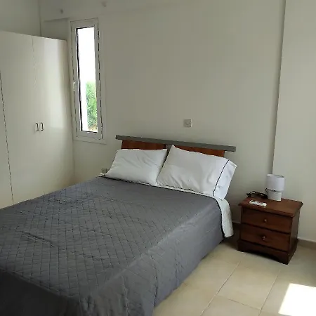 Poseidon Gardens - Beachfront Spacious *