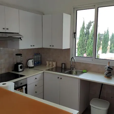 Апартаменты Poseidon Gardens - Beachfront Spacious Ларнака